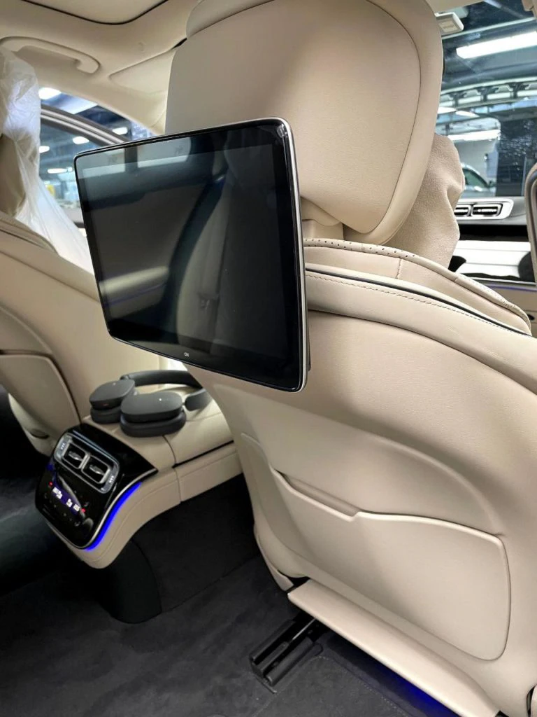 Установка мониторов для задних пассажиров — пример работы XT-TUNING